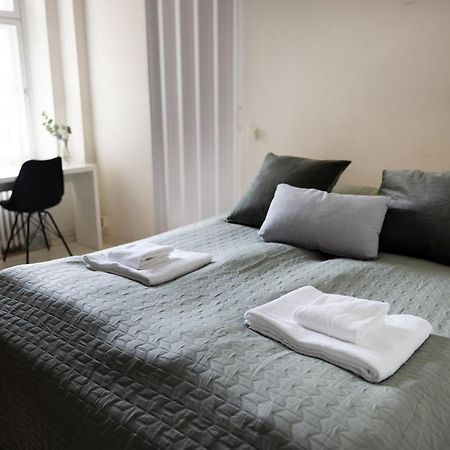 2Ndhomes City Center 2Br Apartment With Balcony And Sauna By Kaisaniemi Park Helsínquia Exterior foto