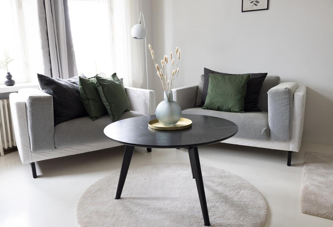2Ndhomes City Center 2Br Apartment With Balcony And Sauna By Kaisaniemi Park Helsínquia Exterior foto